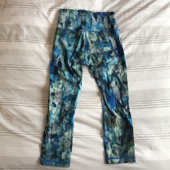 Lululemon Wunder Under Luxtreme Crops - Picture 4 of 6